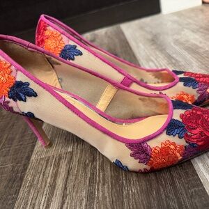 Jessica Simpson embroidered heels